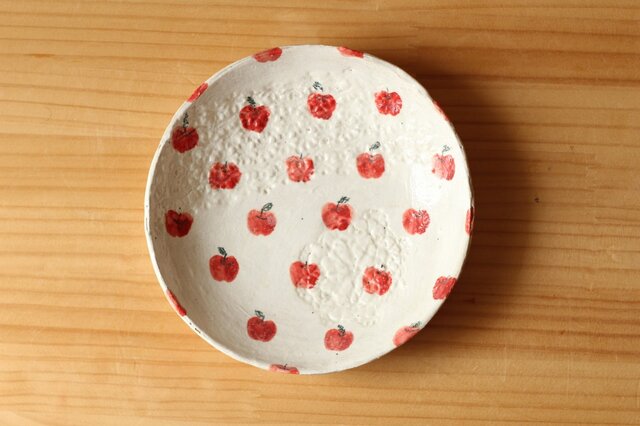 粉引きりんごいっぱいのケーキ皿。の画像1枚目