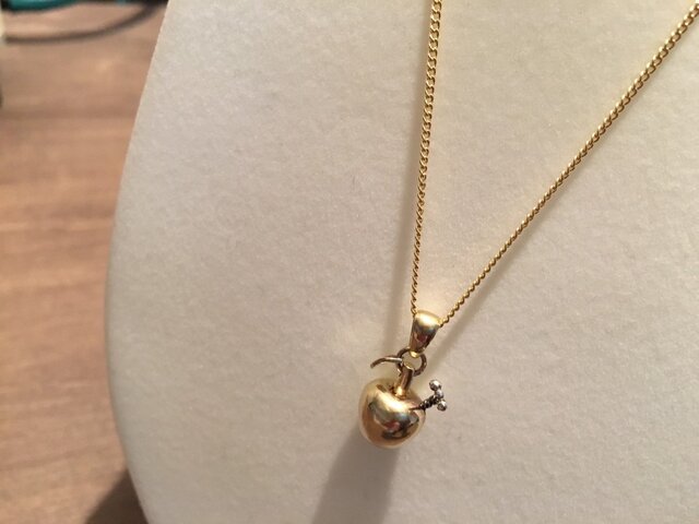 虫入り林檎の画像1枚目