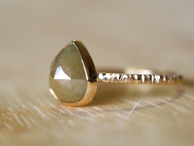 Brown Olive Diamond Ringの画像1枚目
