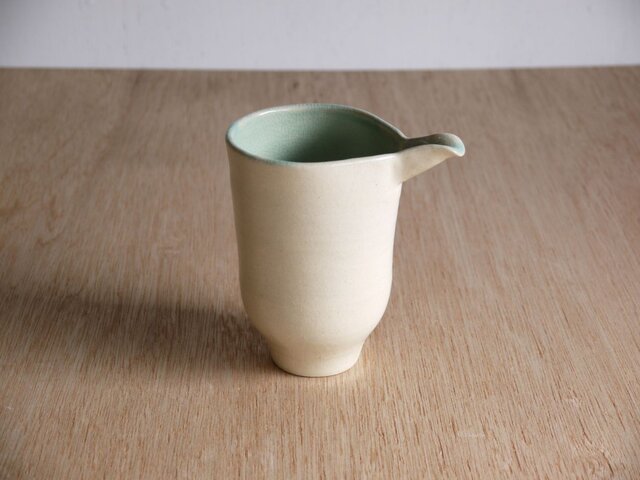 浅葱釉の片口酒器の画像1枚目