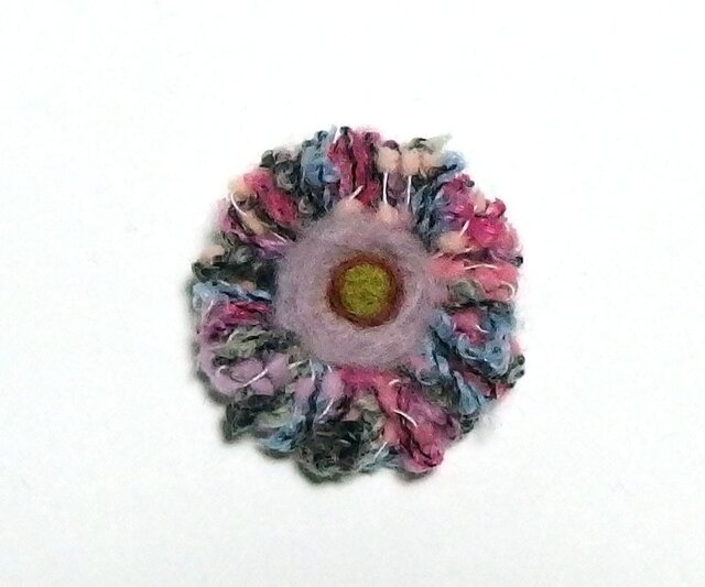 糸のお花のブローチ ミニの画像1枚目