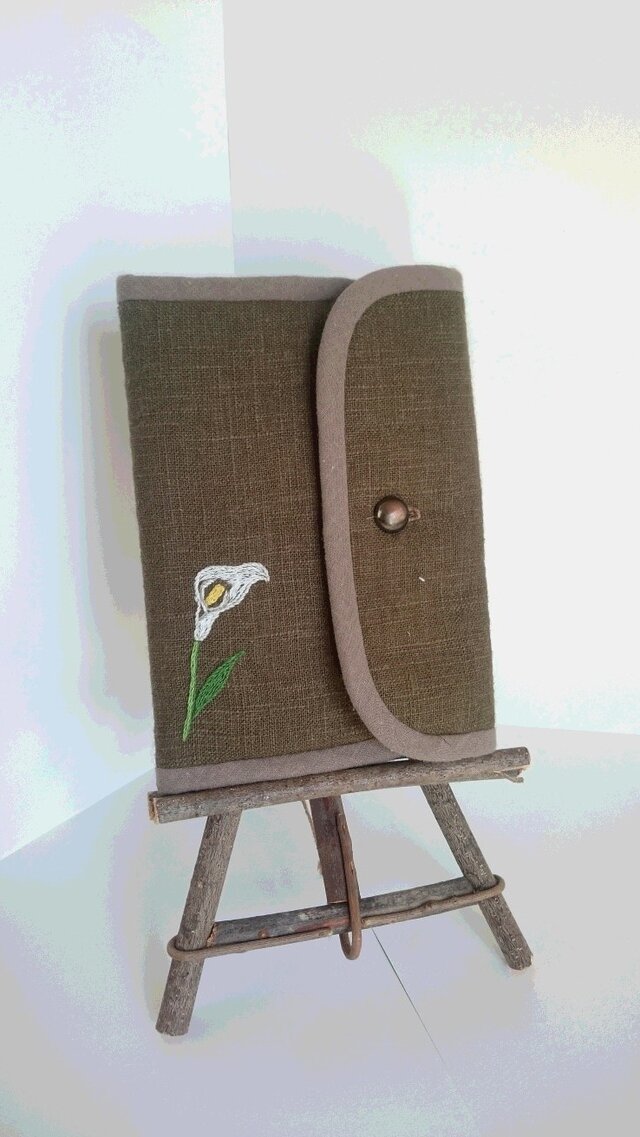 刺繍のマルチケースの画像1枚目