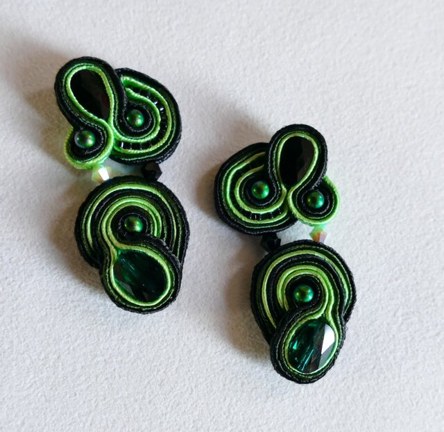 イヤリング Green x Blackの画像1枚目