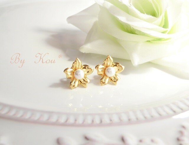 【14kgf】*。・ひと花ピアス*・*。<L>の画像1枚目