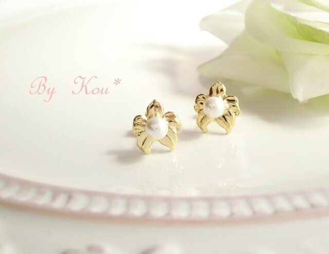 【14kgf】*。・ひと花ピアス*・*。<S>の画像1枚目