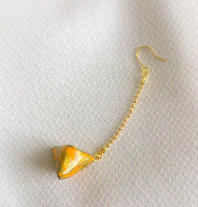 千代紙のピアス*きいろの画像1枚目