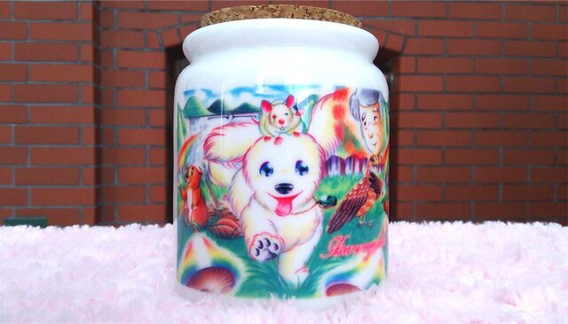 白い子犬と動物たちのメモリアルポットの画像1枚目