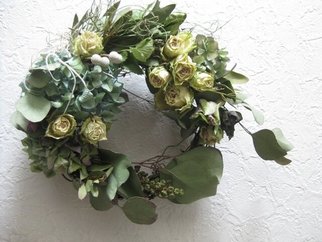 春のwreath-白バラの咲く庭の画像1枚目