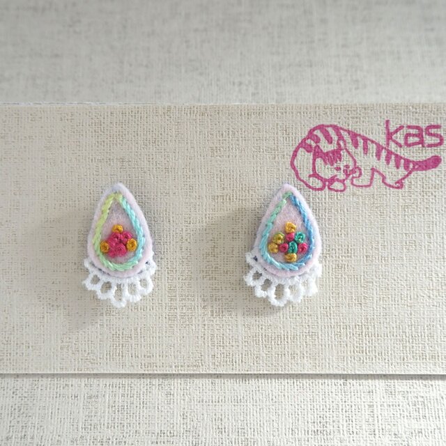 手刺繍ピアス「春色しずく」の画像1枚目