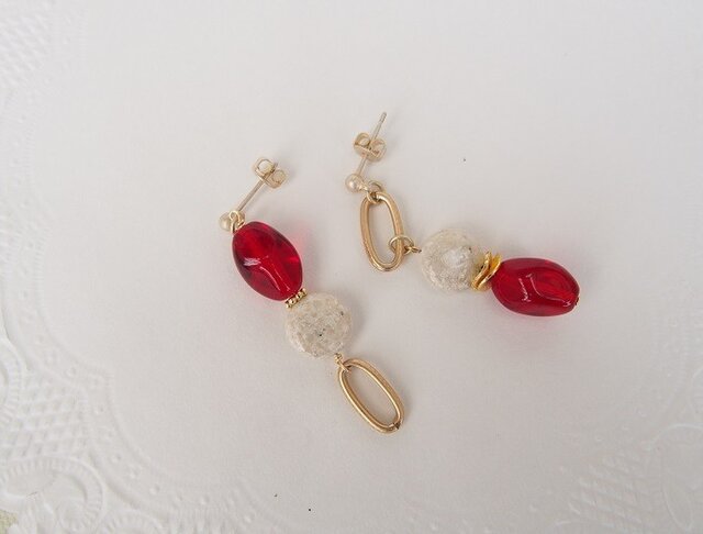 cherry drops 赤いピアス アシンメトリーの画像1枚目