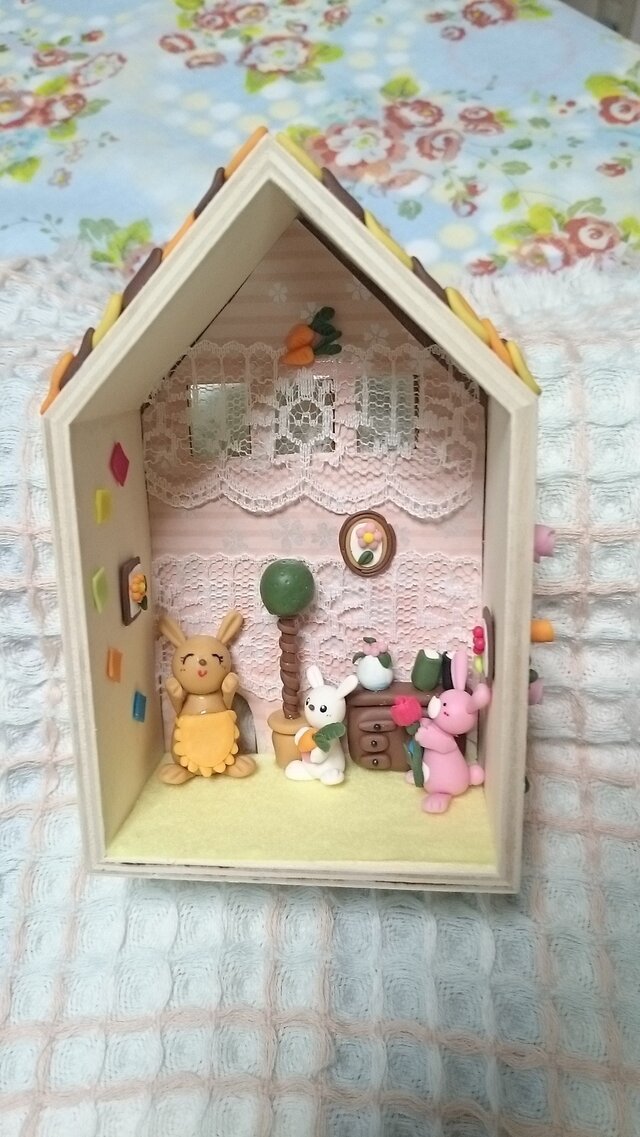可愛いお家とうさぎの親子(母の日)の画像1枚目