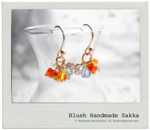 Blush Handmade Zakka:虹のクリスタルビーズ金メッキピアスの画像1枚目