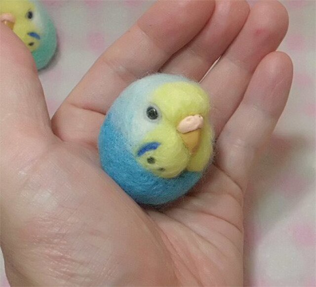 ☆選べる2タイプ☆ コロコロ♪ 羊毛の小鳥 セキセイ レインボー スカイブルー☆選べる鼻の色の画像1枚目