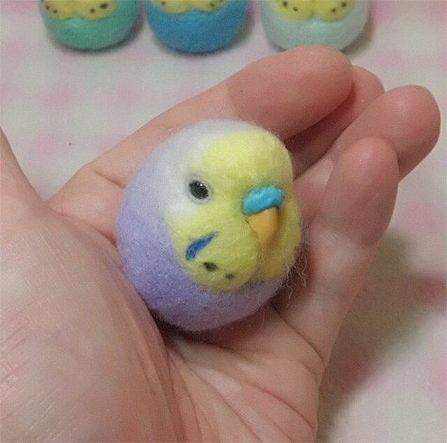 ☆選べる2タイプ☆ コロコロ♪ 羊毛の小鳥 セキセイ レインボーパステルバイオレット☆選べる鼻の色の画像1枚目