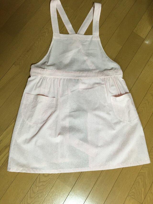 ナチュラルで優しげなピンクちゃんエプロンの画像1枚目