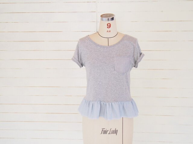 グレー ダンガリーフリルのリメイクTシャツの画像1枚目