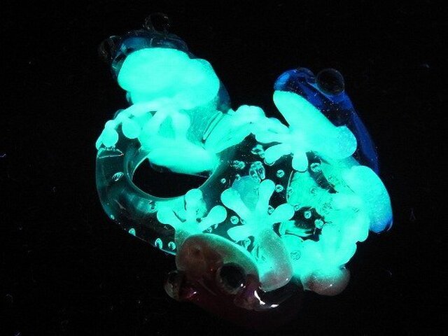 kengtaro カエル ガラス ペンダントトップ ブルー系 一点物 kengtaro カエル ガラス ペンダントトップ ブルー系 一点物