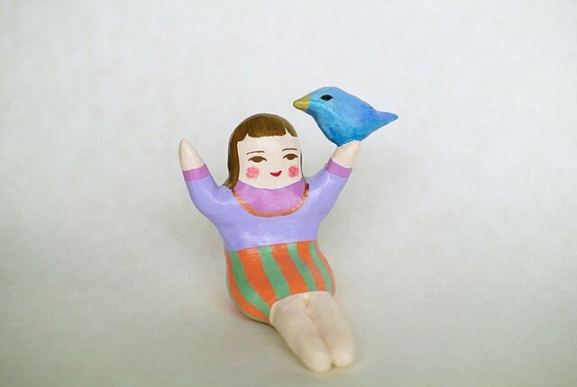 鳥と戯れるひとの画像1枚目