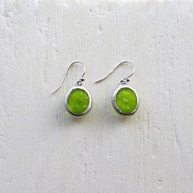 ガラスのピアス lime greenの画像1枚目