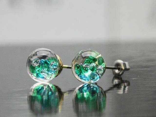 Bijou glass ゴールドチタンピアス グリーンアイスブルーカラーの画像1枚目