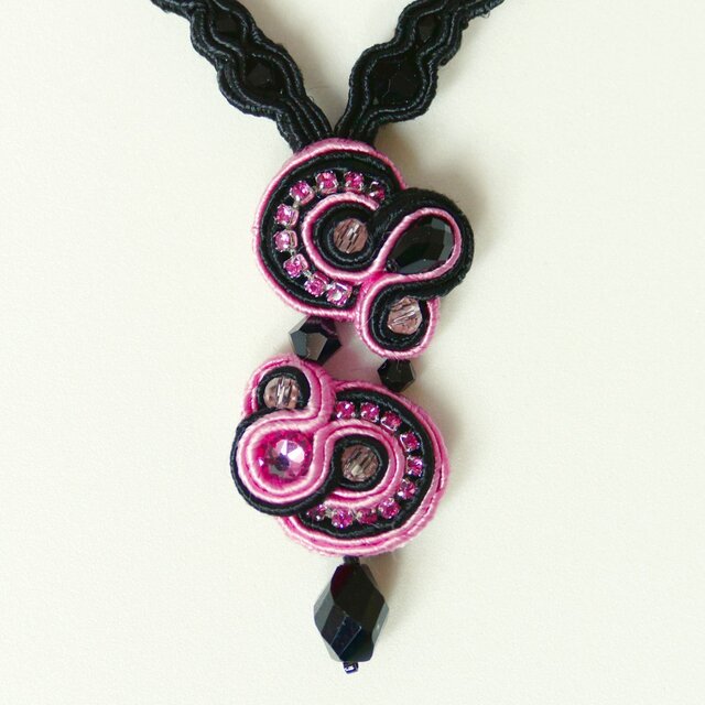 ネックレス Black x Pinkの画像1枚目