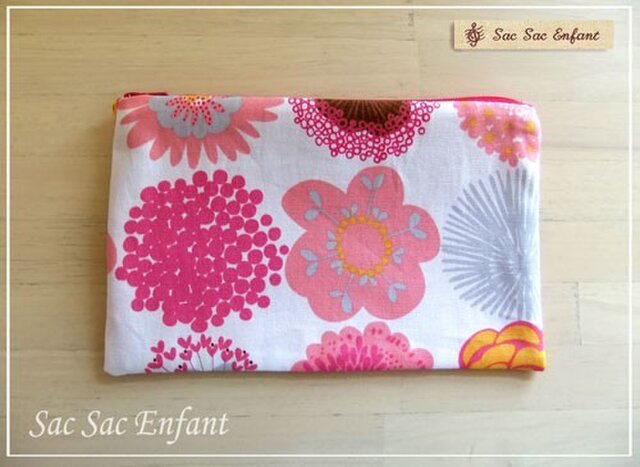 フラットポーチ Mサイズ Timbre Fleur(花スタンプ)ピンクの画像1枚目