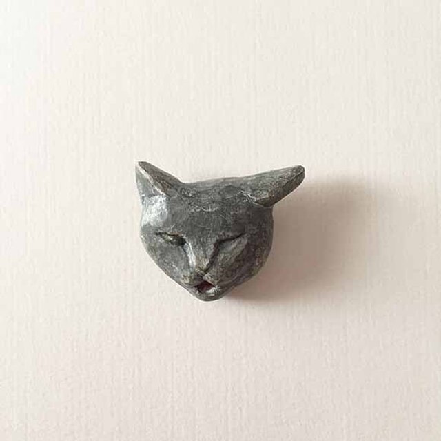 ウィンクねこのブローチの画像1枚目