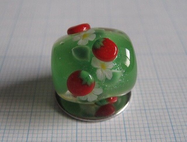 とんぼ玉 イチゴ(凸)の画像1枚目
