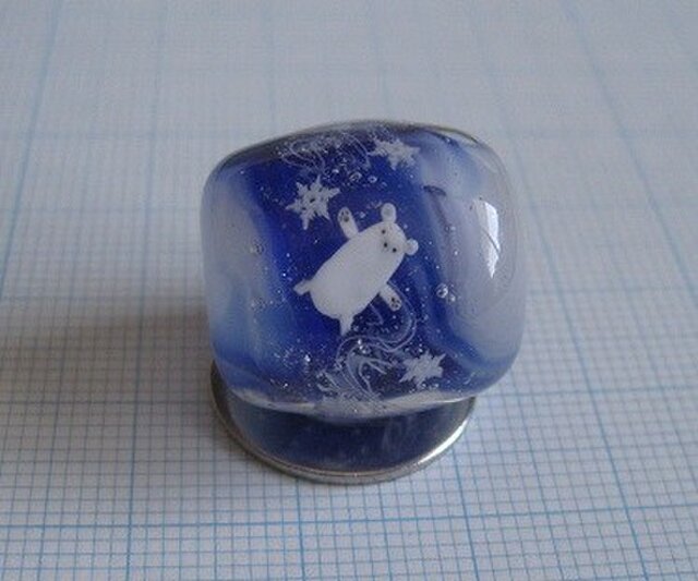 とんぼ玉 シロクマと雪の結晶の画像1枚目