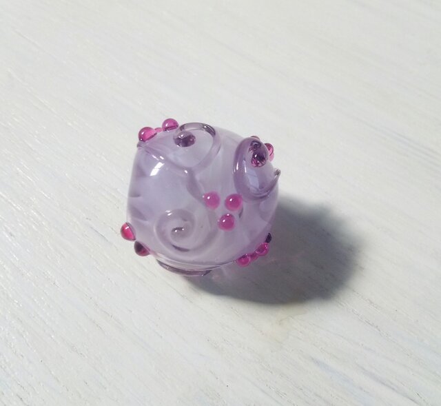 フジイロ カラクサ模様のとんぼ玉の画像1枚目