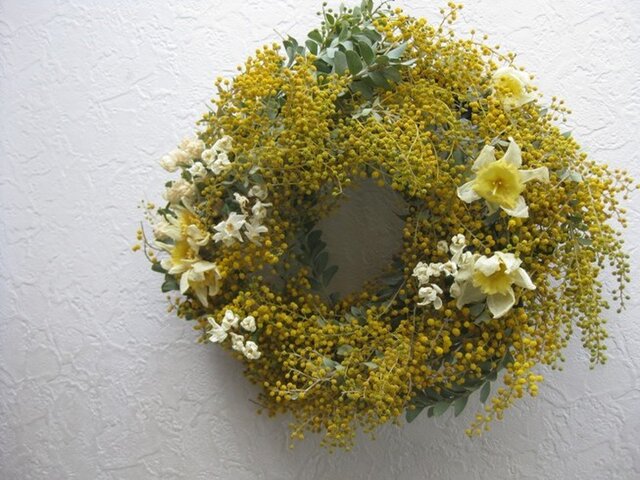 真珠葉ミモザと水仙のwreathの画像1枚目