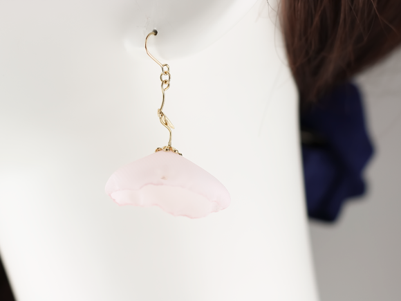 poppy ピアス(イヤリング変更可)baby pinkの画像1枚目