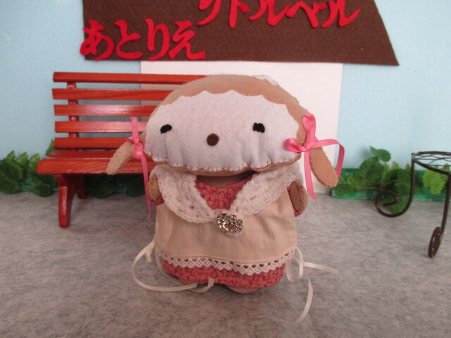 羊ガール フェルト ぬいぐるみの画像1枚目
