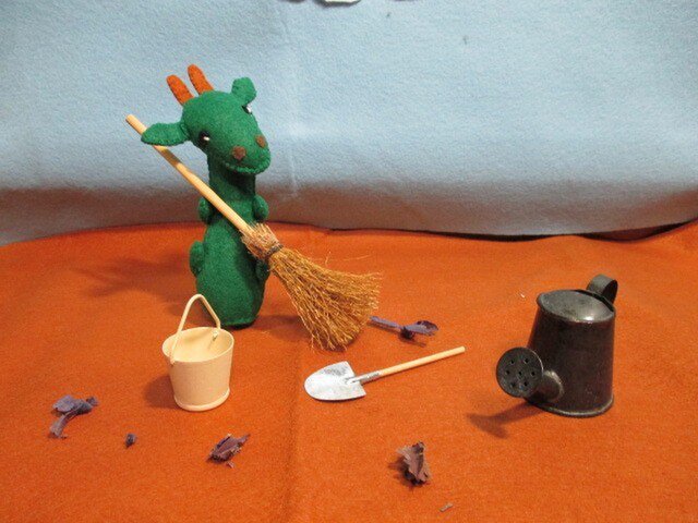 大掃除するチビドラゴン君の画像1枚目