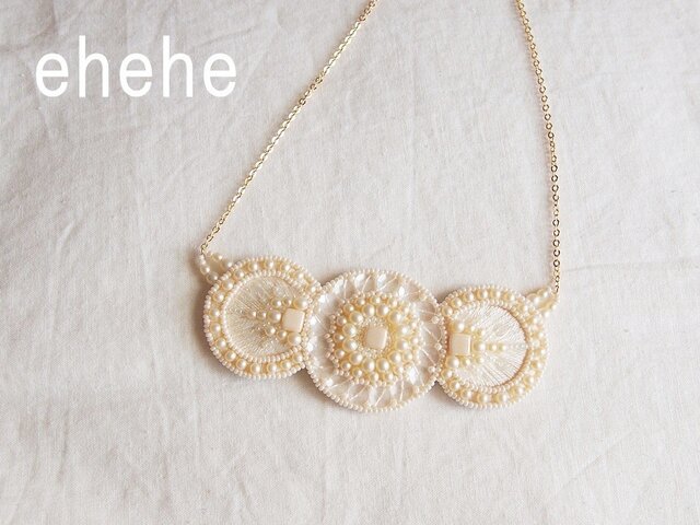 ”Flowering”ビーズ刺繍ネックレスの画像1枚目