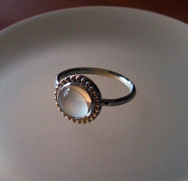 四月の誕生石 水晶の彫金リングの画像1枚目