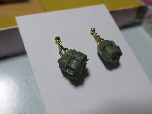 蕾のタグピアス(グリーン)の画像1枚目