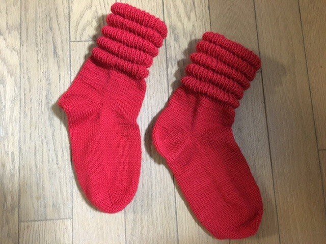 手編み靴下・段々赤 | iichi 日々の暮らしを心地よくするハンドメイド