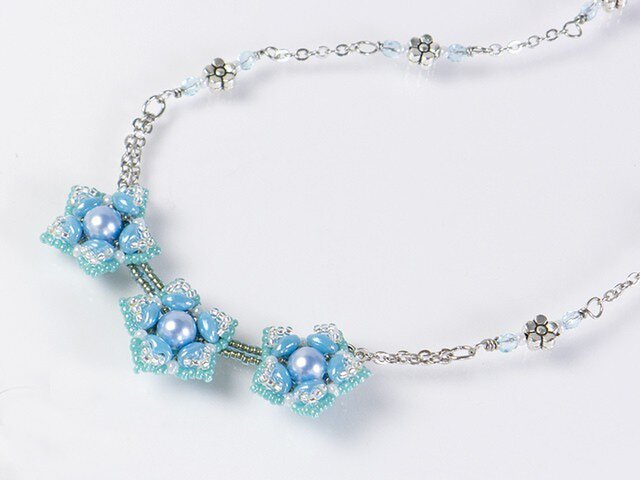 星型の花モチーフネックレス・アクアの画像1枚目