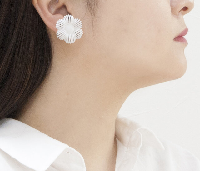 糸の花・ピアス（イヤリング） | iichi 日々の暮らしを心地よくする