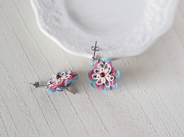 PinkとBlueの小花ピアス《イヤリング》※オーダーメイド※の画像1枚目