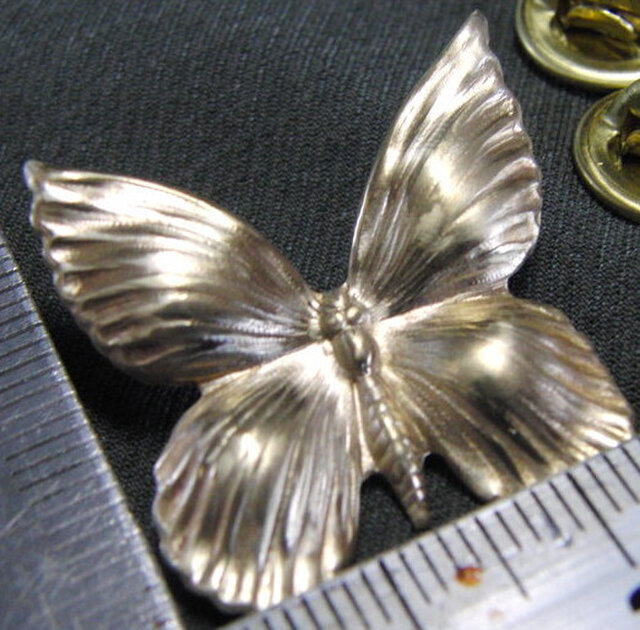 真鍮ブラス製 成長、復活の象徴バタフライ,蝶帯留め 着物や浴衣の