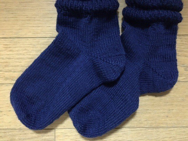 手編み靴下（７）紺 手編み靴下・段々紺 | iichi 日々の暮らしを心地よくするハンドメイド