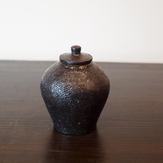 黒釉、櫛目の蓋物 お抹茶入れなどに!の画像1枚目