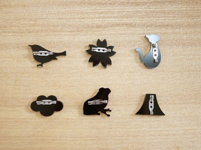 【vintage】鯨歯　ブローチと素材まとめ売り　ハンドメイドに！ vintage】鯨歯 ブローチと素材まとめ売り ハンドメイドに