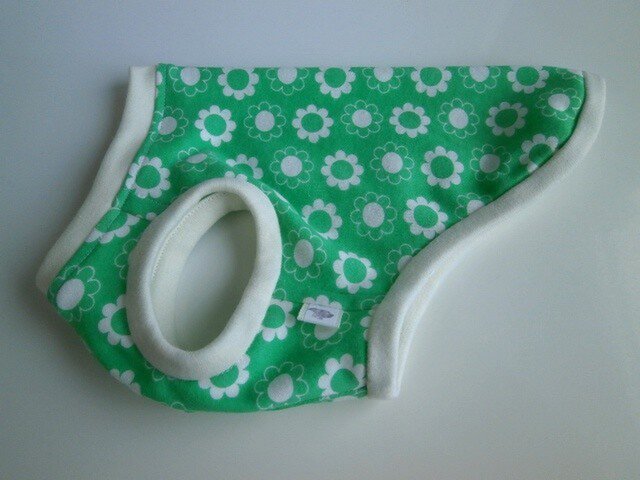 犬服 小型犬用タンクトップ2号(花柄)の画像1枚目