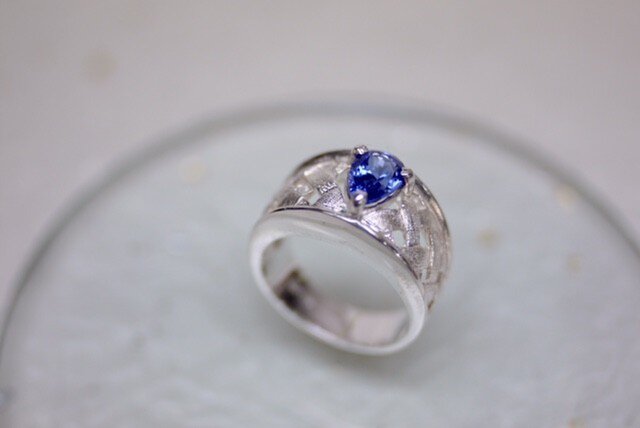 Drop shaped Tanzanite ring 〜安らぎをあなたへ〜の画像1枚目