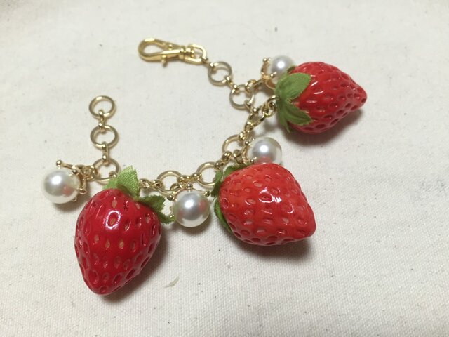 再販★ いちご チャームの画像1枚目