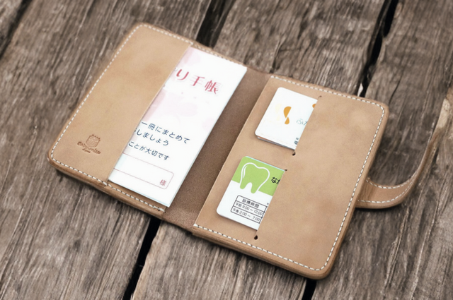 本革のお薬手帳ケース【受注製作】 | iichi 日々の暮らしを心地よく