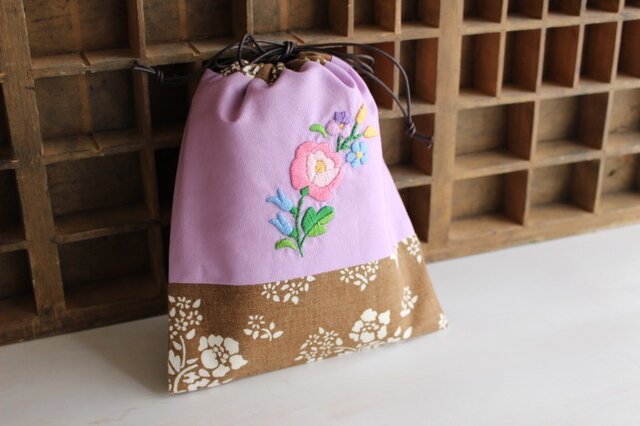 カロチャ刺繍×花柄巾着の画像1枚目